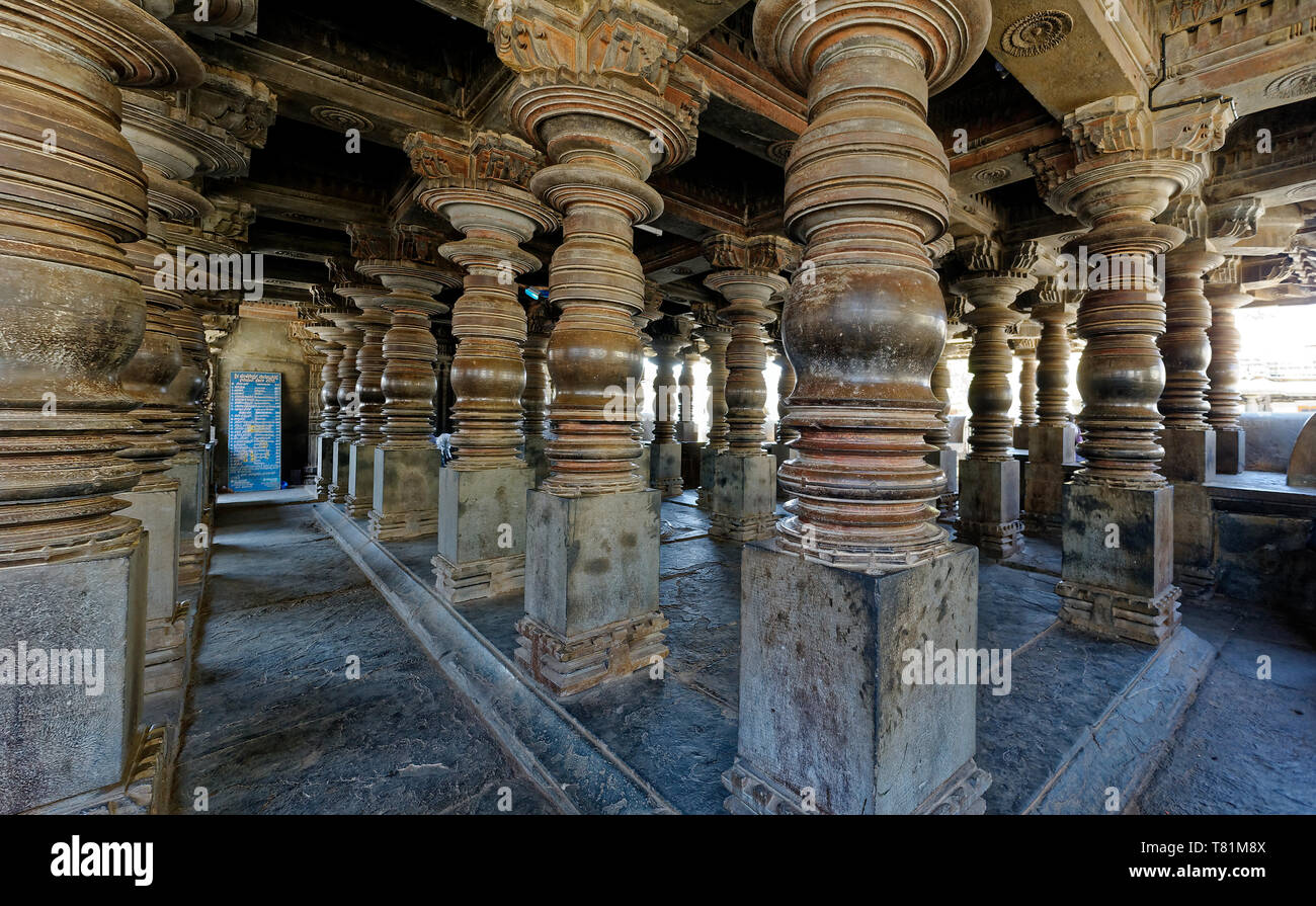 Lathe turned pillars of Harihareshvara temple Stock Photo Alamy