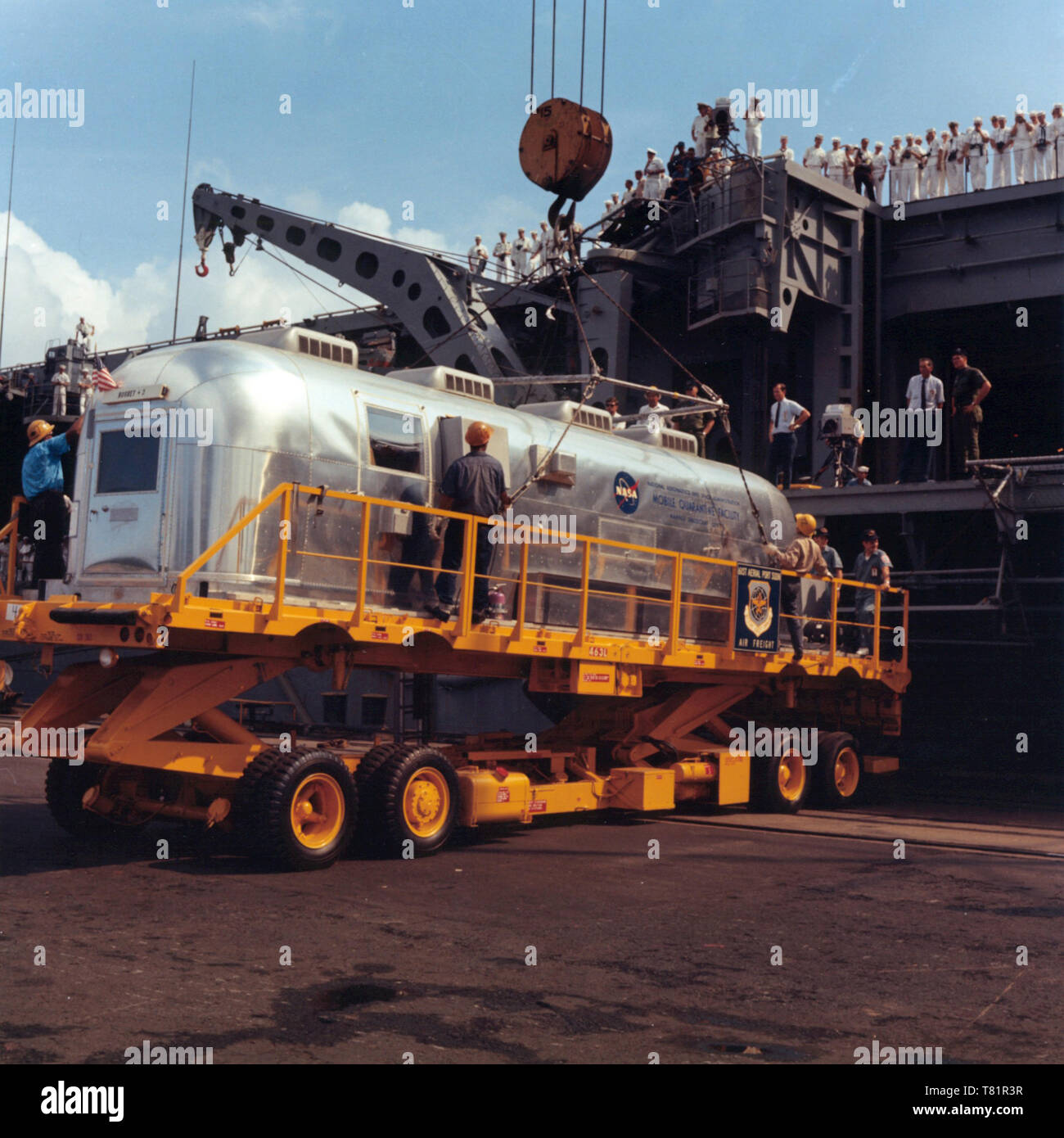 Apollo 11, Offloading MQF from USS Hornet, 1969 Stock Photo