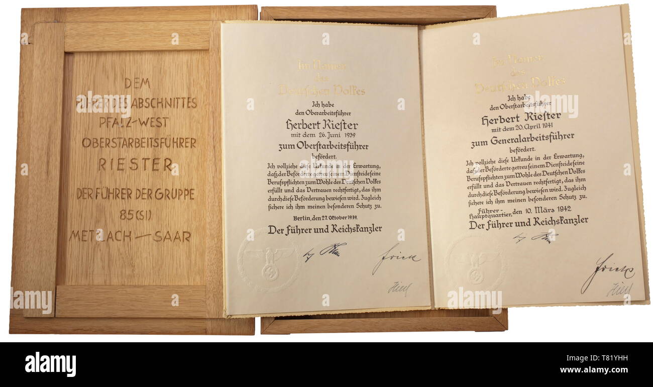 Generalarbeitsführer Herbert Riester. Honour cassette made from oak wood with promotion documents, the obverse with RAD eagle in high relief and year cipher '1940', with interior dedication 'Dem Führer des Abschnitts Pfalz-West Oberstarbeitsführer Riester der Führer der Gruppe 85 (SI) Mettlach-Saar' (To [the] leader of section Pfalz-West Supreme Work Leader Riester [from] the leader of Group 85 (SI) Mettlach-Saar). Laid-in are two promotion documents, each with a protective cover, the first to Generalarbeitsführer and personally signed by Hitler, Frick and Hierl, the other , Editorial-Use-Only Stock Photo