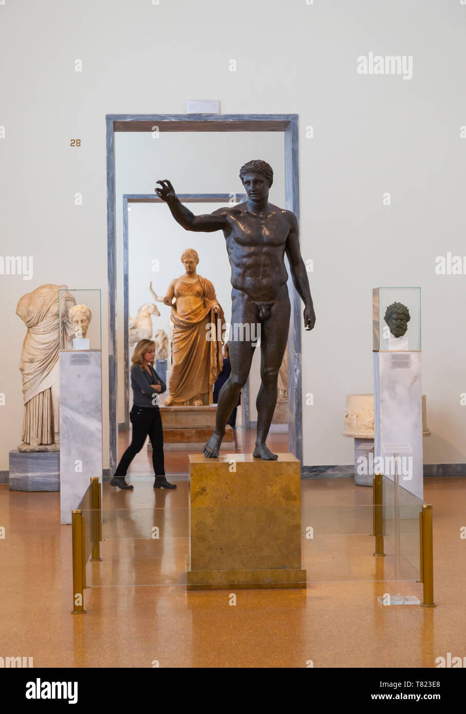 Estatua de bronce grecia hi-res stock photography and images - Alamy