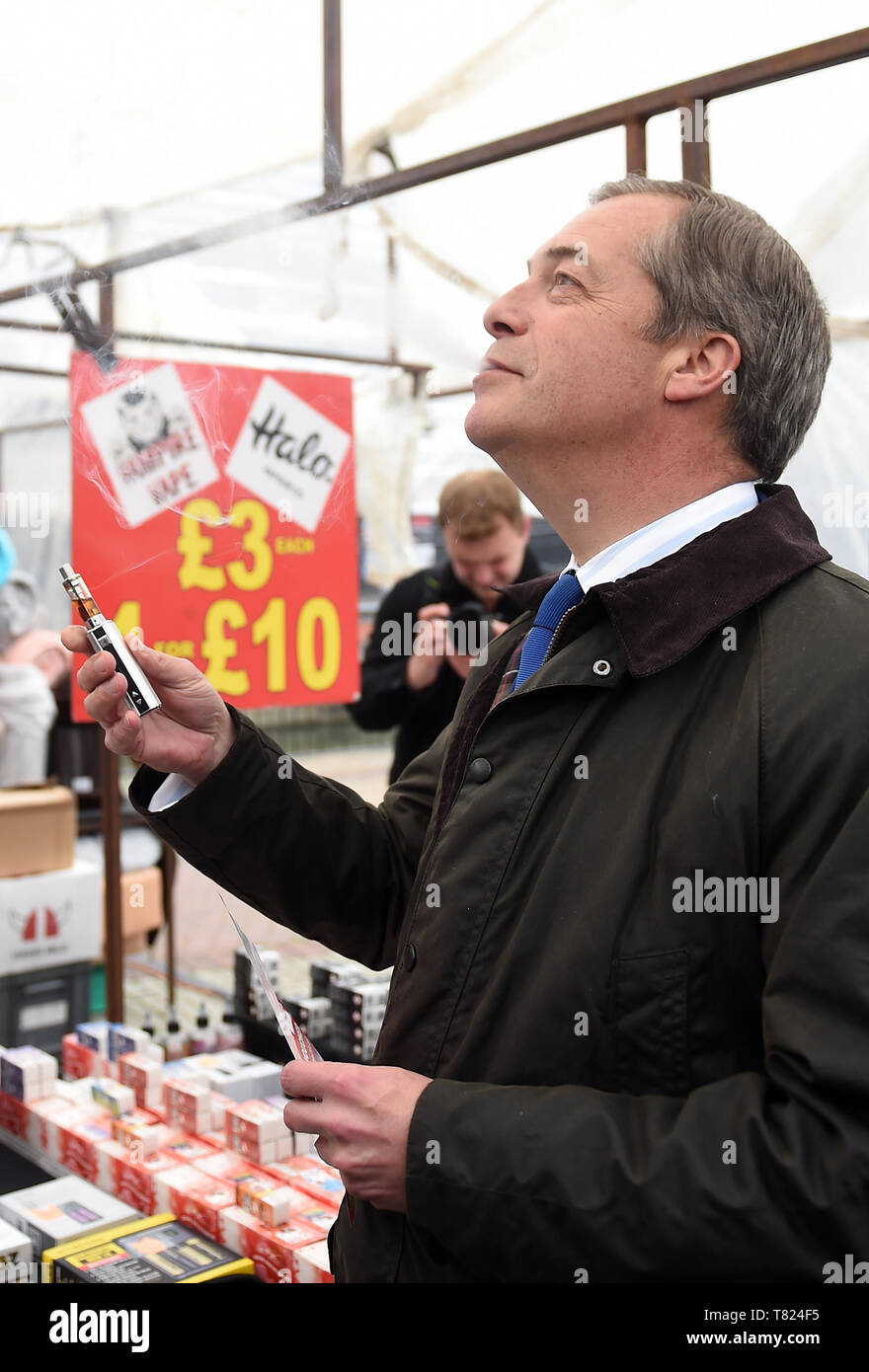 nigel farage cigarette Brexit Party leader Nigel Farage samples a Pinkman flavoured e-cigarette  during a Brexit Party walkabout in Lincoln Stock Photo