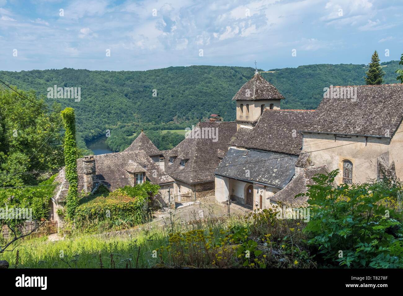 France, Correze, Dordogne valley, between Argentat and Beaulieu sur  Dordogne, Bassignac le Bas, the church Stock Photo - Alamy
