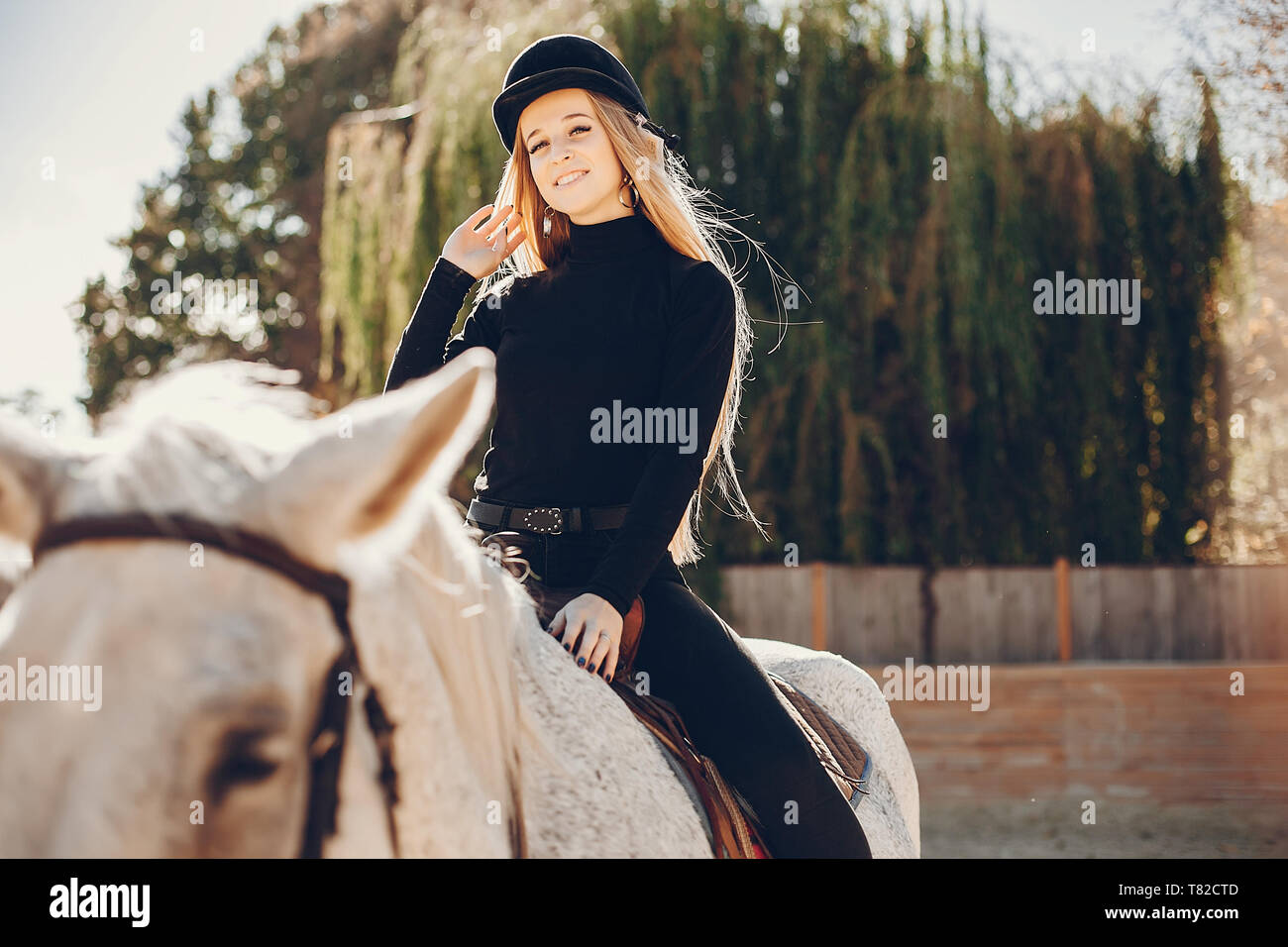 Horse sweater girl 2025