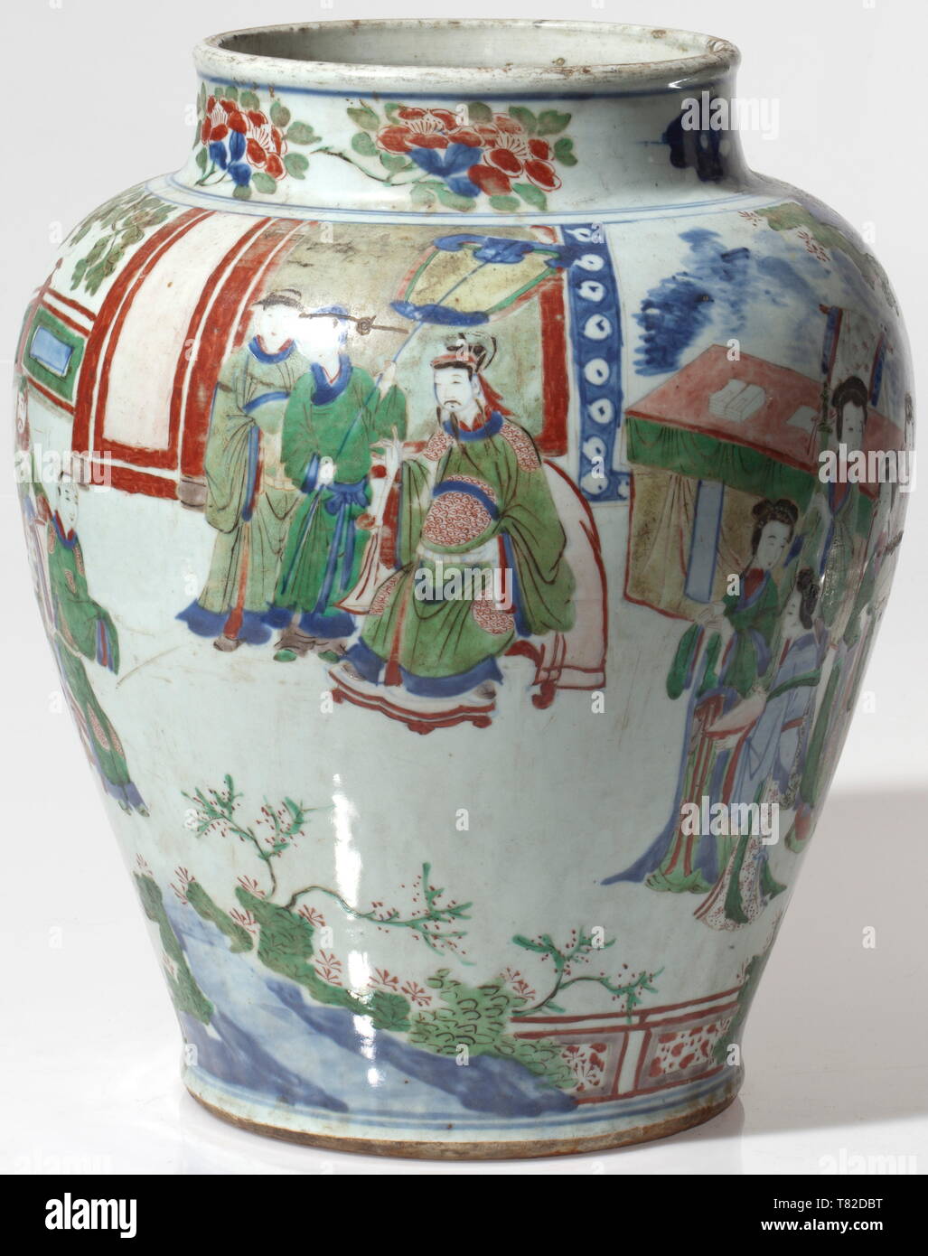 A Chinese shouldered vase, late Ming/early Qing Dynasty, circa 1700. Heavy Wucai export article. Polychrome onglaze painting depicting courtly scenes with numerous figures. Later bronze mounting from the 19th century with lavish decorations of rocailles and mythical creatures as well as remnants of the gilding, the connecting screws are missing. Height of the shoulder vase 40 cm, total height 64 cm. historic, historical, China, Chinese, 18th century, Additional-Rights-Clearance-Info-Not-Available Stock Photo