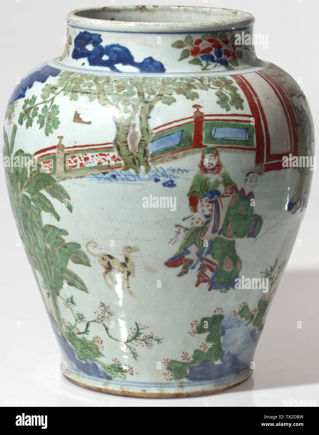 A Chinese shouldered vase, late Ming/early Qing Dynasty, circa 1700. Heavy Wucai export article. Polychrome onglaze painting depicting courtly scenes with numerous figures. Later bronze mounting from the 19th century with lavish decorations of rocailles and mythical creatures as well as remnants of the gilding, the connecting screws are missing. Height of the shoulder vase 40 cm, total height 64 cm. historic, historical, China, Chinese, 18th century, Additional-Rights-Clearance-Info-Not-Available Stock Photo