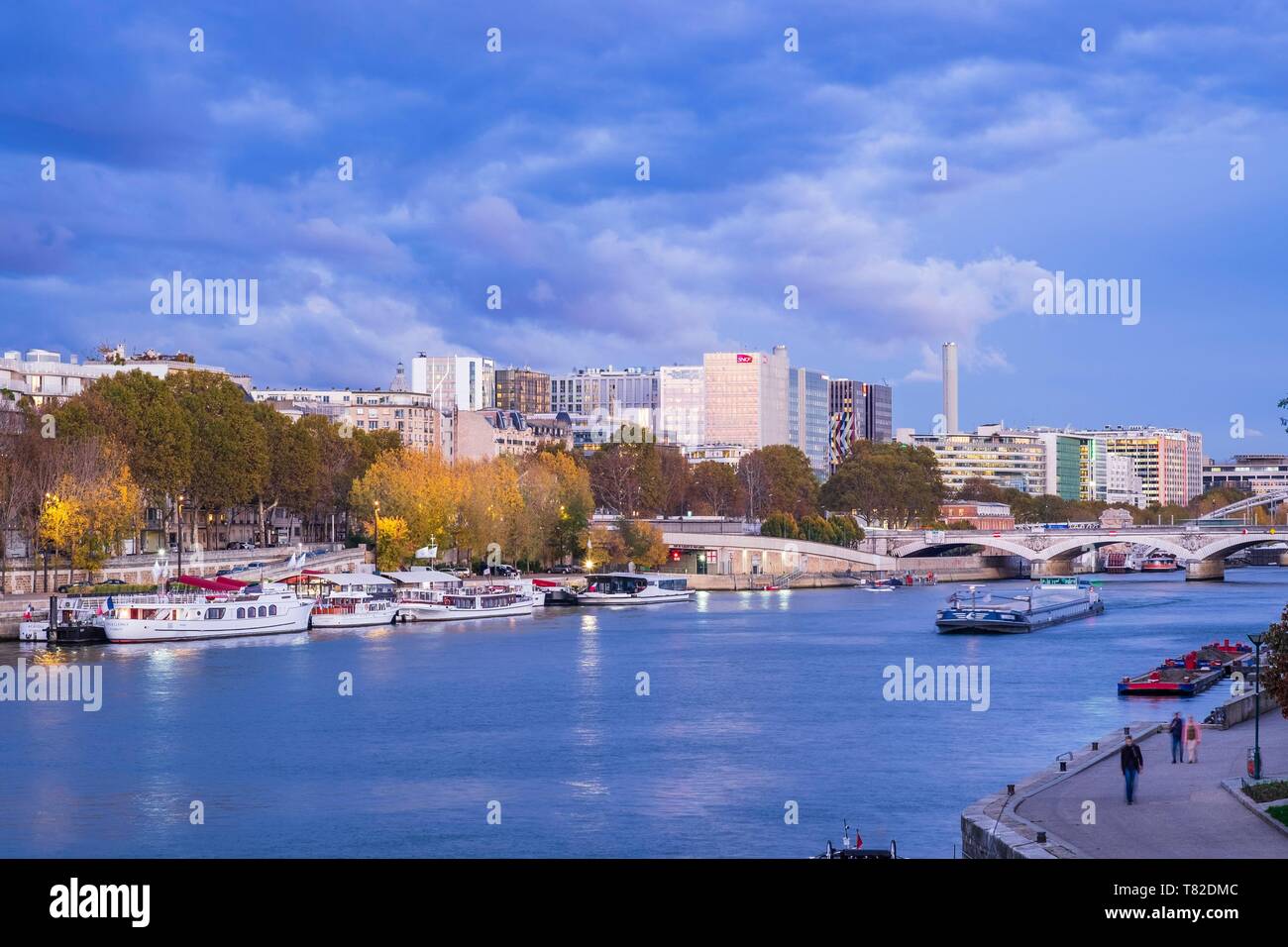 seine river austerlitz bridge high resolution stock photography and images alamy