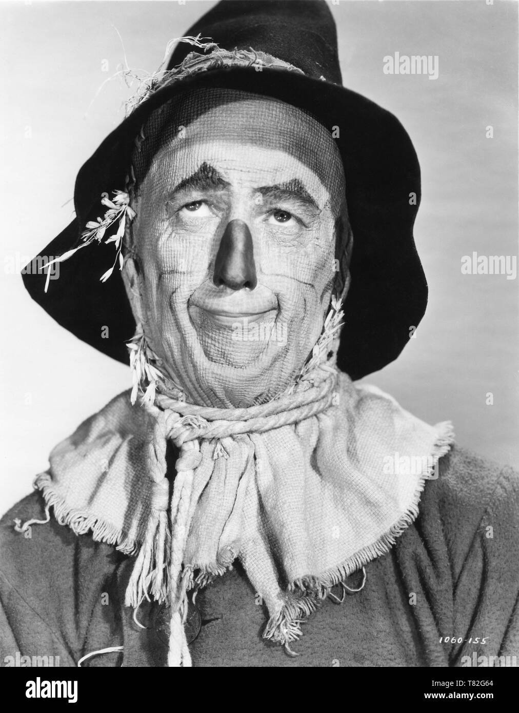 RAY BOLGER as Scarecrow THE WIZARD OF OZ 1939 director Victor Fleming book Frank L. Baum Metro Goldwyn Mayer Stock Photo