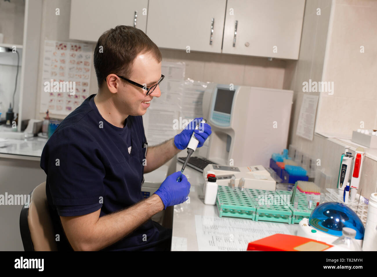 laboratory assistant analyzing a blood sample using micropipette Stock ...