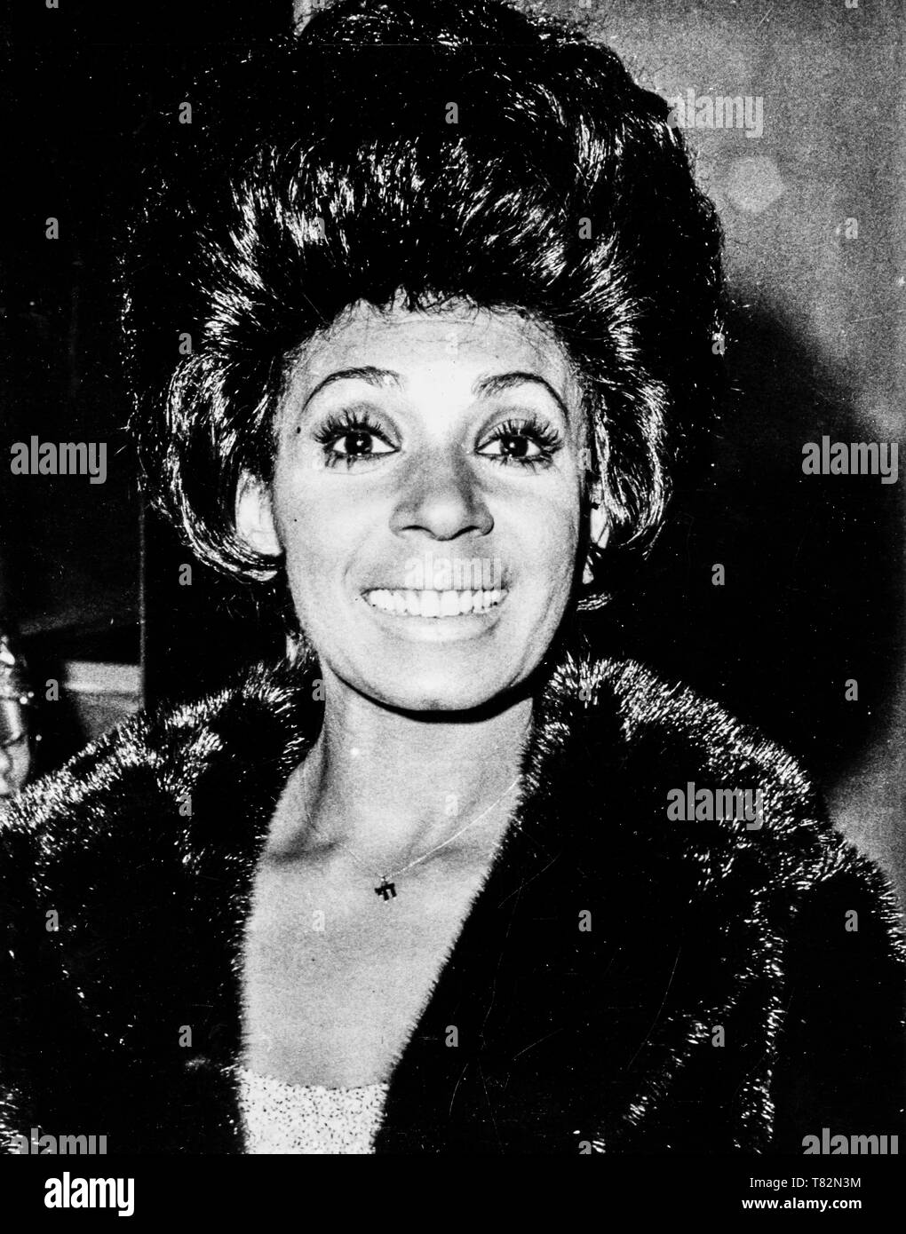 Shirley bassey hi-res stock photography and images - Alamy