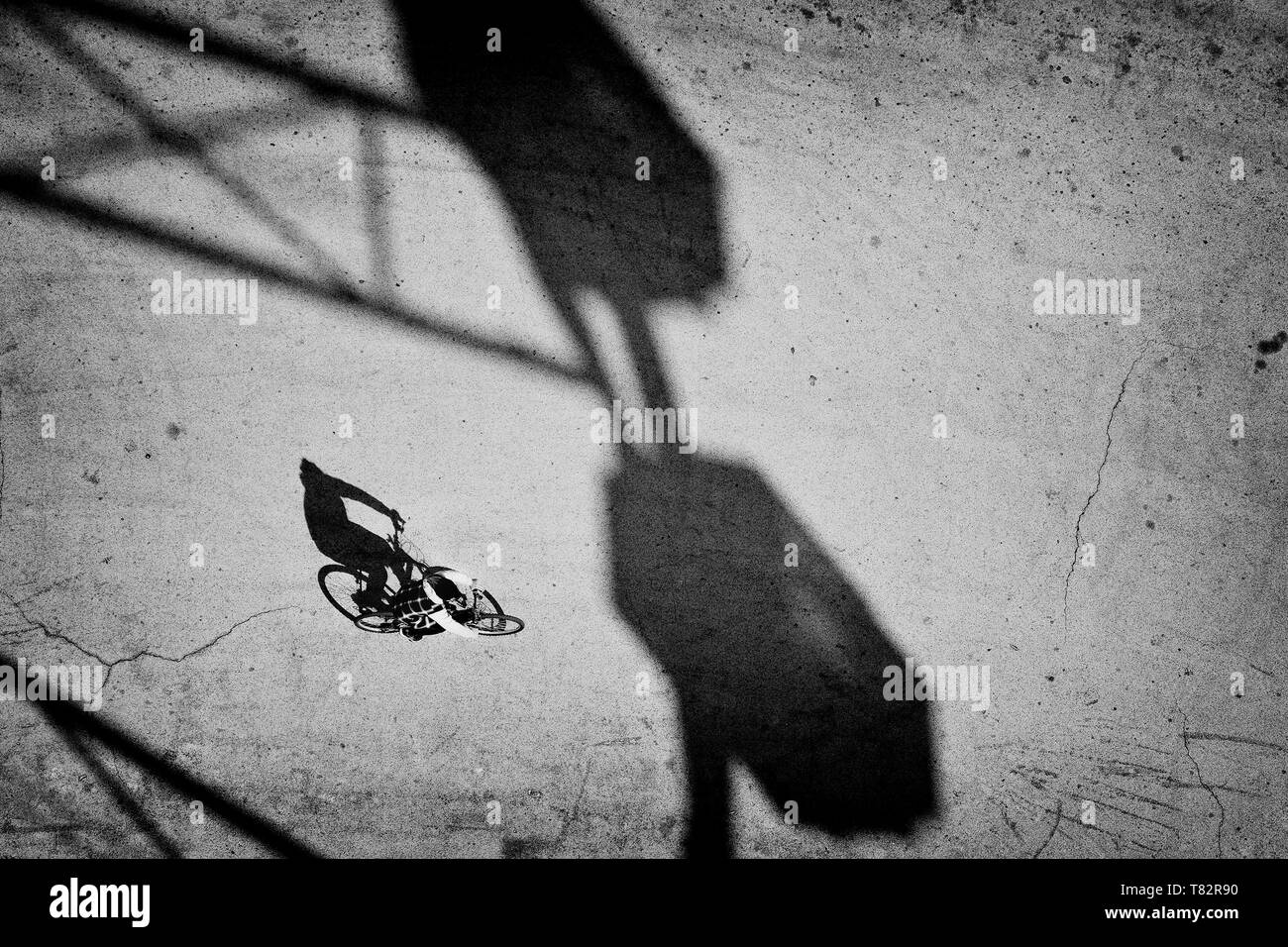 Birds Eye View Street Photography With Light And Shadow Taken From Birds Eye View Street Photography With Light And Shadow Taken From Panorama Wheel Shore Of Adriatic Sea Lungomare And Murat In Bari Puglia Italy T82R90