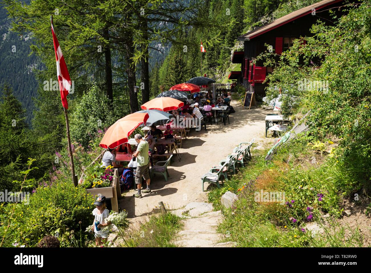 France, Haute Savoie, Chamonix Mont Blanc, Chamonix Valley, the Mer de  Glace, Le Chapeau chalet snack bar Stock Photo - Alamy