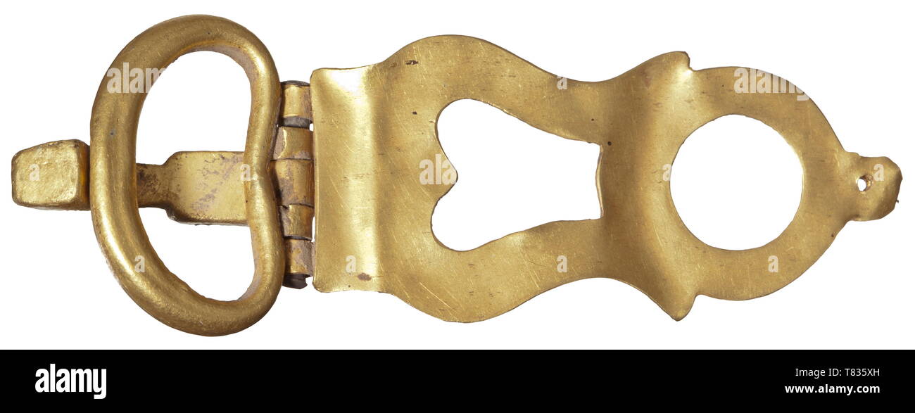 A late Roman/Germanic gold buckle set with almandines 4th/5th century AD. Hollow, ornamental belt plate with hinged, massive buckle and prong set with almandines. Length 7 cm, weight 14.5 g. Provenance: South German private collection, 1970s and later. historic, historical, ancient world, Additional-Rights-Clearance-Info-Not-Available Stock Photo