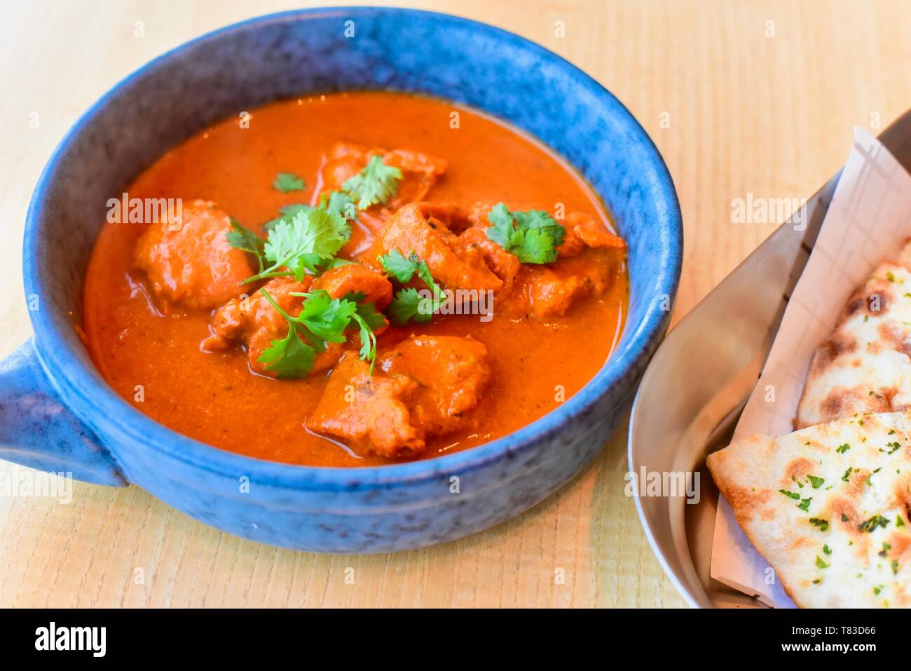 Classic Indian Butter Chicken with Naan Bread Stock Photo Alamy