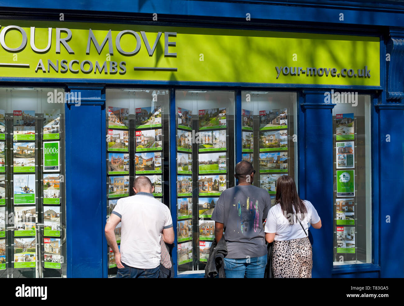 Couple house sold uk hires stock photography and images Alamy
