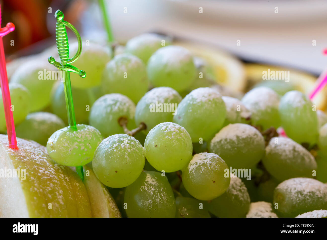Green grapes with powdered sugar. Fruit dessert Stock Photo Alamy