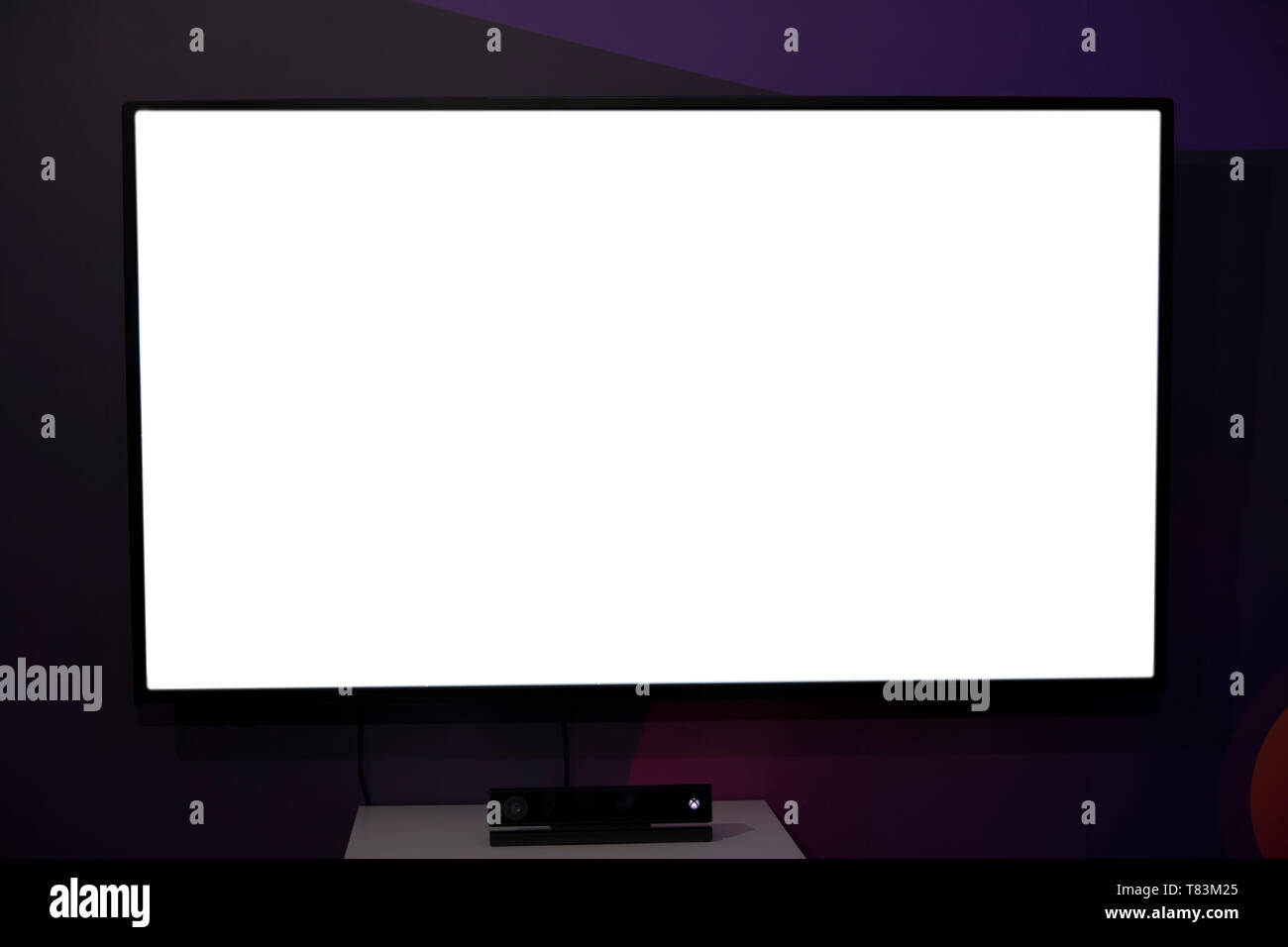 Plasma tv hires stock photography and images Alamy