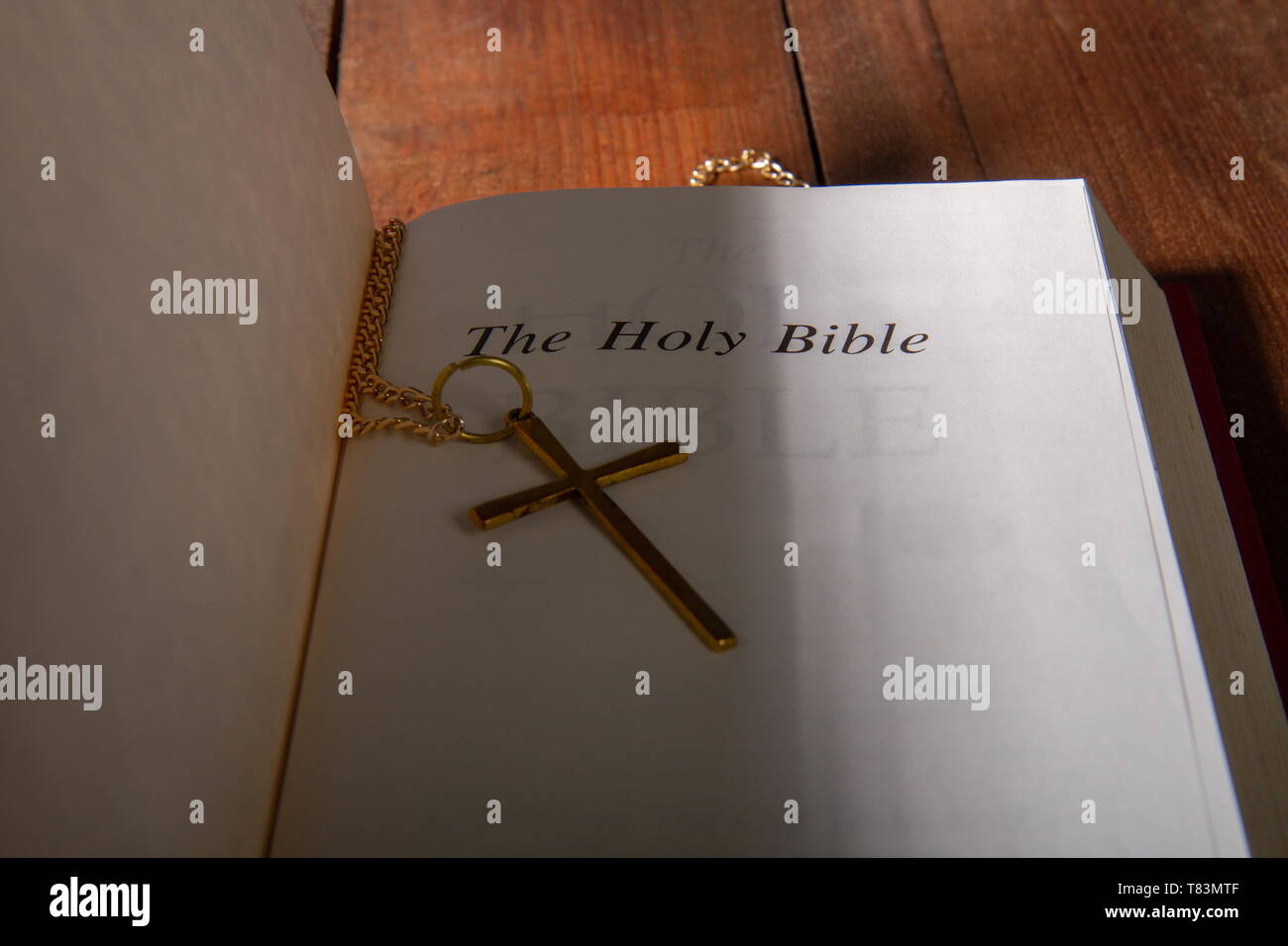 Bible holy hi-res stock photography and images - Alamy