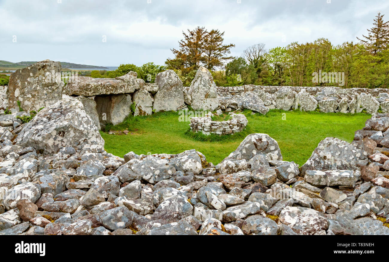Creevykeel Court Tomb, a full court tomb dating from the Neolithic Period ( 4000-2500 BCE ) , in Clonakilty, County Cork, Republic of Ireland. Stock Photo