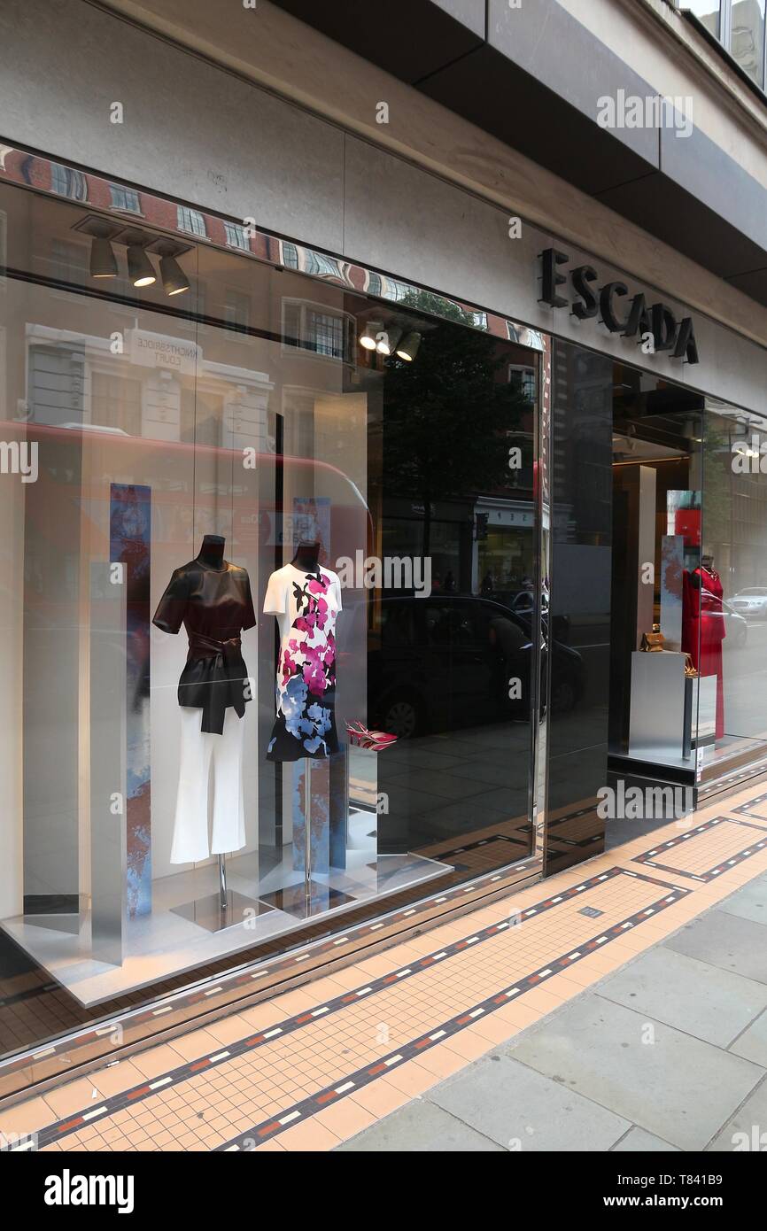 LONDON, UK - JULY 9, 2016: Louis Vuitton Fashion Store At Sloane Street In  London. Sloane Street Is Located In Royal Borough Of Kensington And Chelsea  And Is Known For Its Luxury