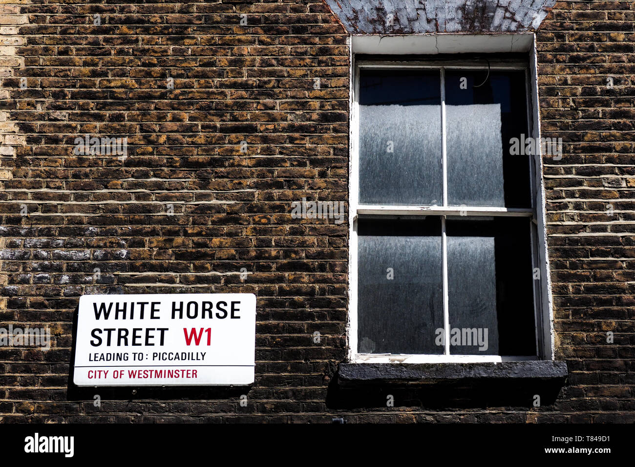 White Horse Street Stock Photo Alamy