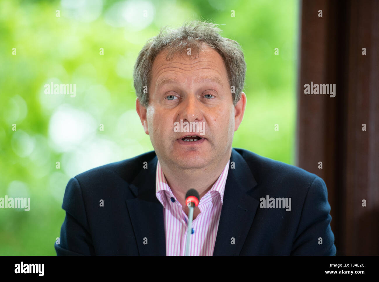 Hamburg, Germany. 10th May, 2019. Jens Kerstan (Bündnis 90/Die Grünen), Environment Senator of Hamburg, will speak at a press conference after the Conference of Environment Ministers and Senators. Credit: Daniel Reinhardt/dpa/Alamy Live News Stock Photo