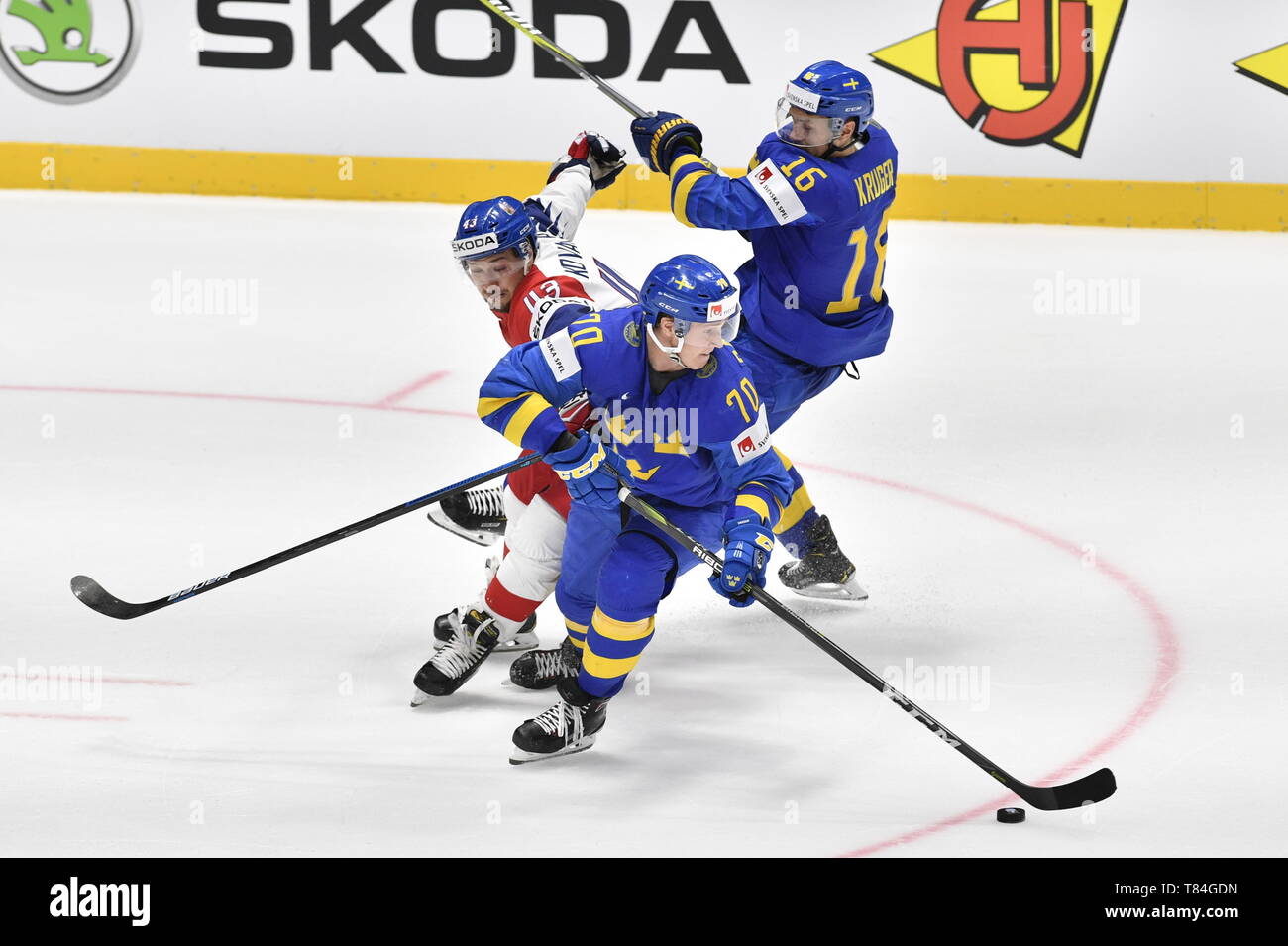 Bratislava, Slovakia. 10th May, 2019. L-R JAN KOVAR (Czech), DENNIS RASMUSSEN and MARCUS KRUGER (both Sweden) in action during the match Czech Republic against Sweden at the World Championship in Bratislava, Slovakia, May 10, 2019. Credit: Vit Simanek/CTK Photo/Alamy Live News Stock Photo