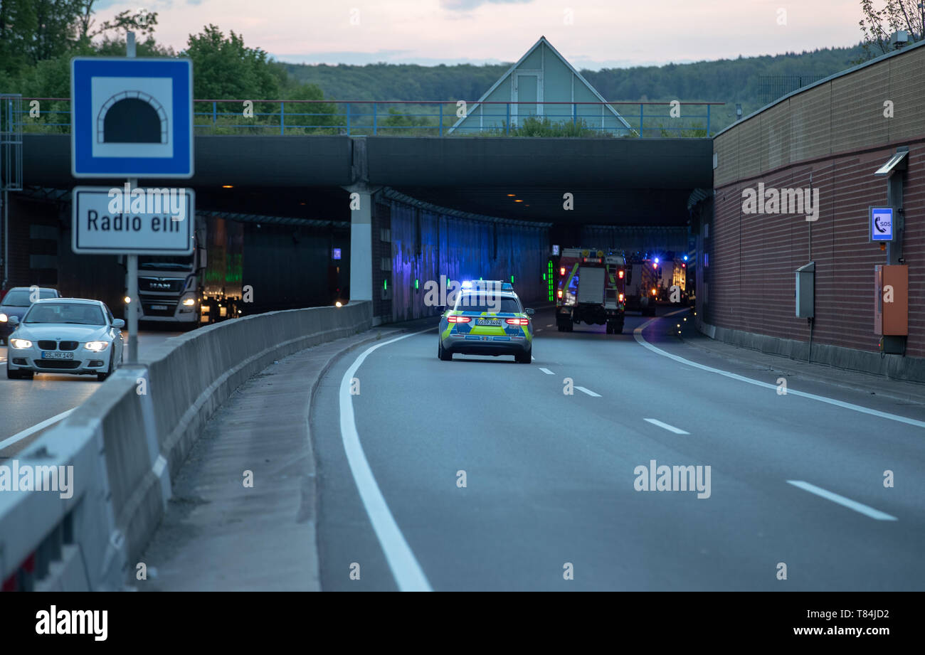 Dissen, Germany. 09th May, 2019. Police cars and fire trucks can be seen at the entrance to a tunnel on the A33 motorway, which is blocked by a barrier. Credit: Friso Gentsch/dpa/Alamy Live News Stock Photo
