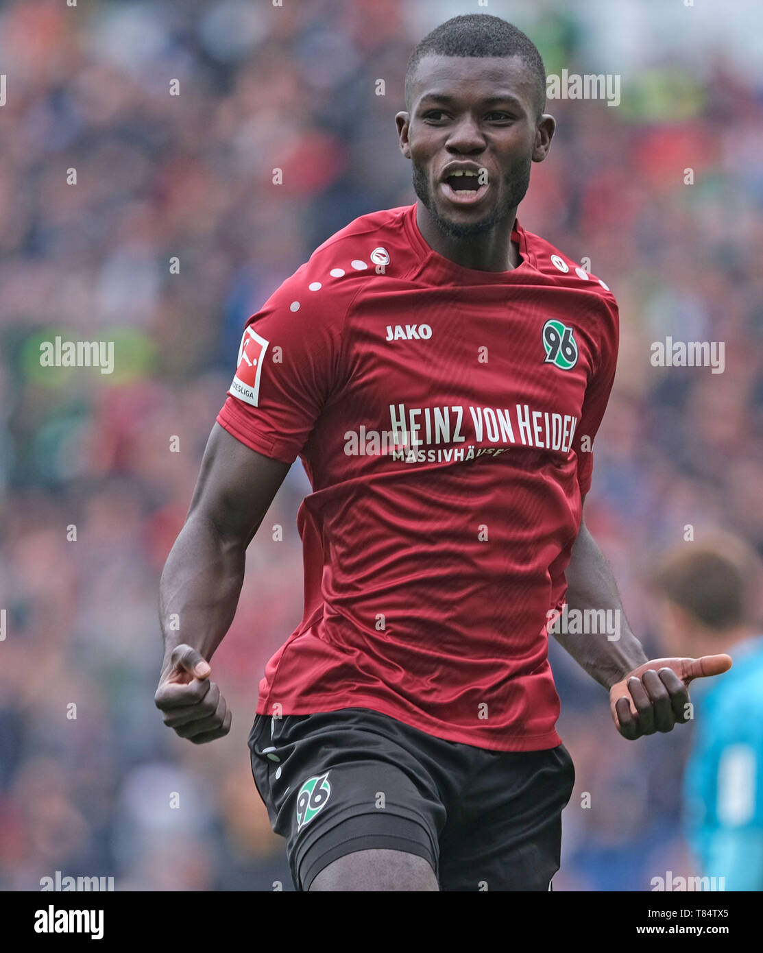 Hanover, Germany. 11th May, 2019. Soccer: Bundesliga, 33rd matchday:  Hannover 96 - SC Freiburg in der HDI-Arena in Hannover. Hanover's Ihlas  Bebou cheers for his 2-0 goal against SC Freiburg. Credit: Peter
