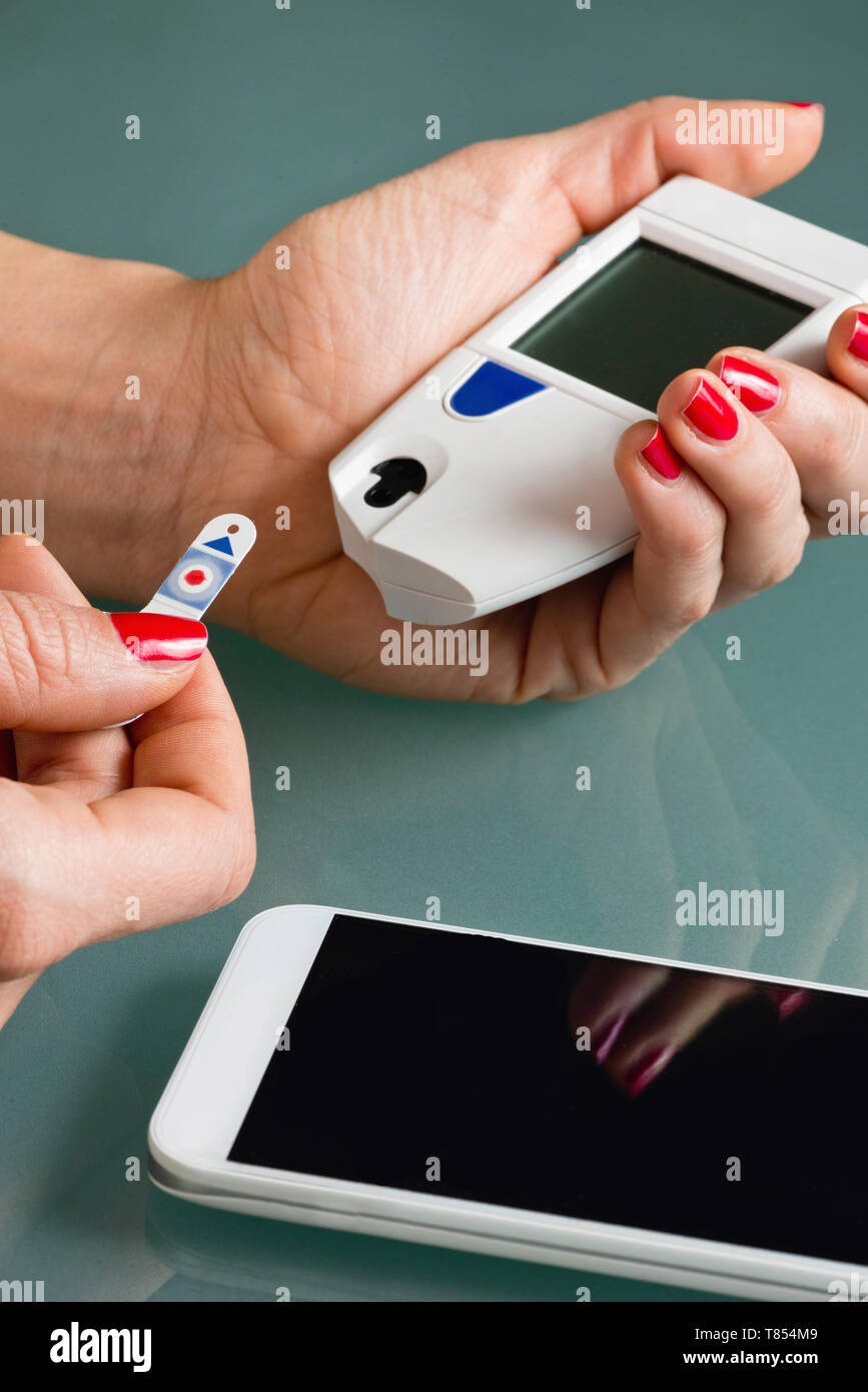 Drop test phone hires stock photography and images Alamy