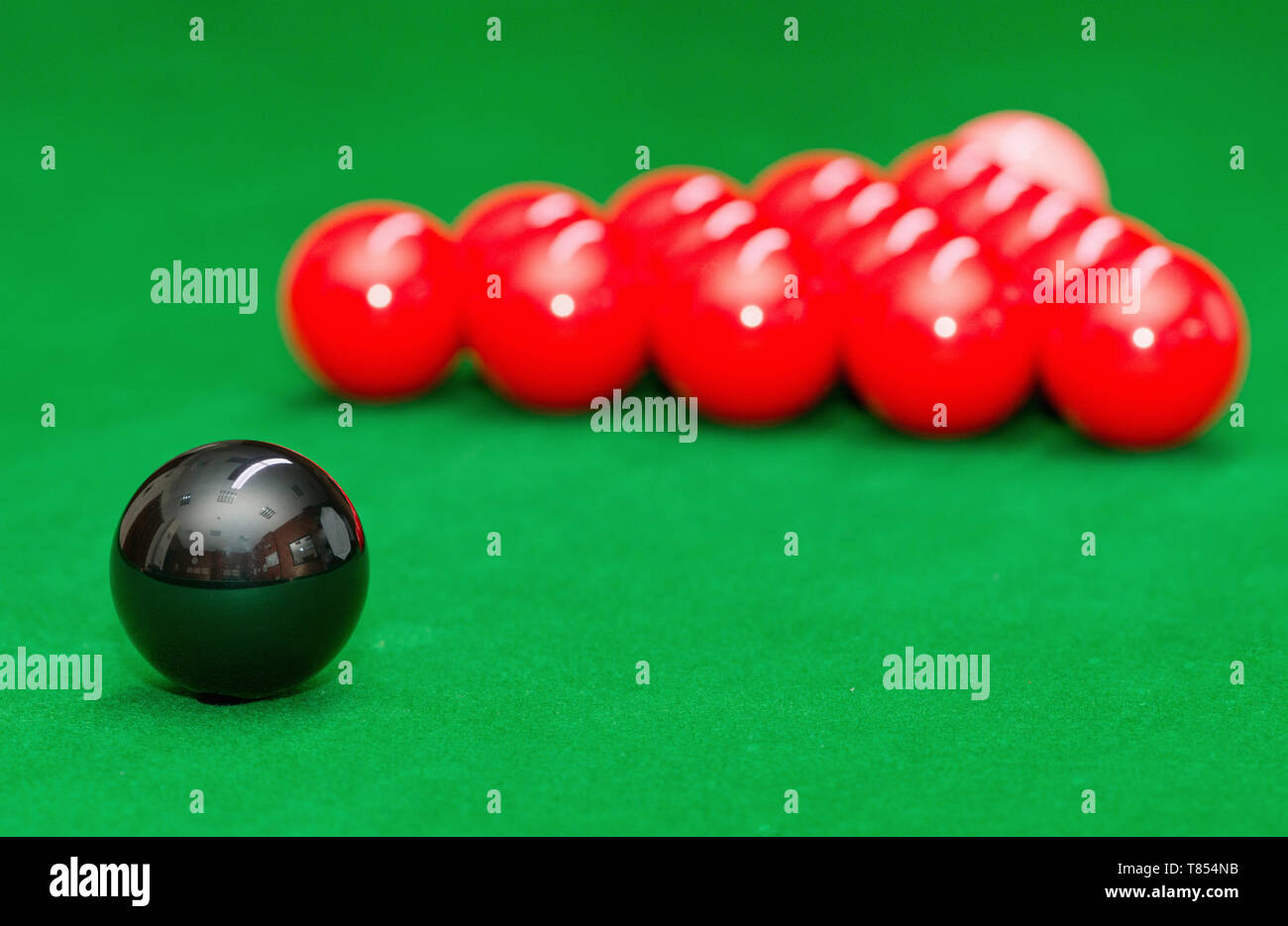 Snooker balls in starting position Stock Photo Alamy