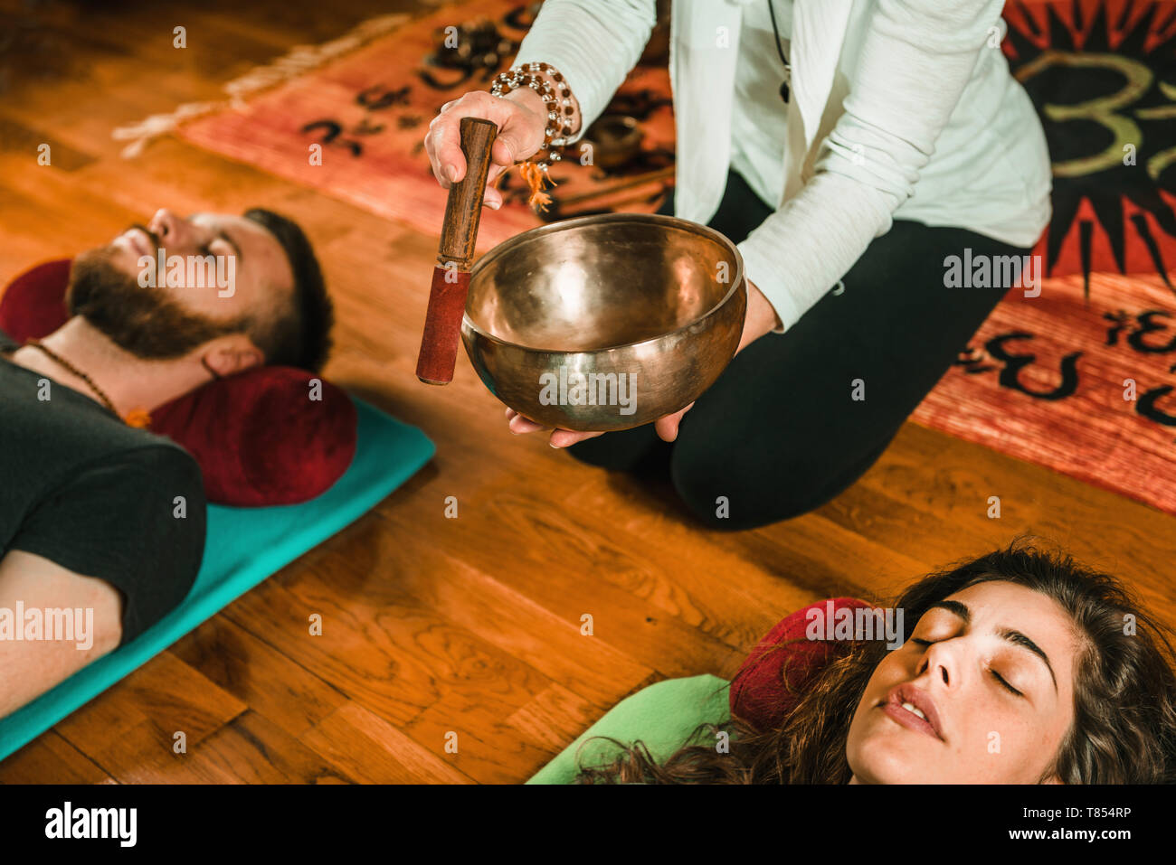 Tibetan singing bowl therapy Stock Photo Alamy