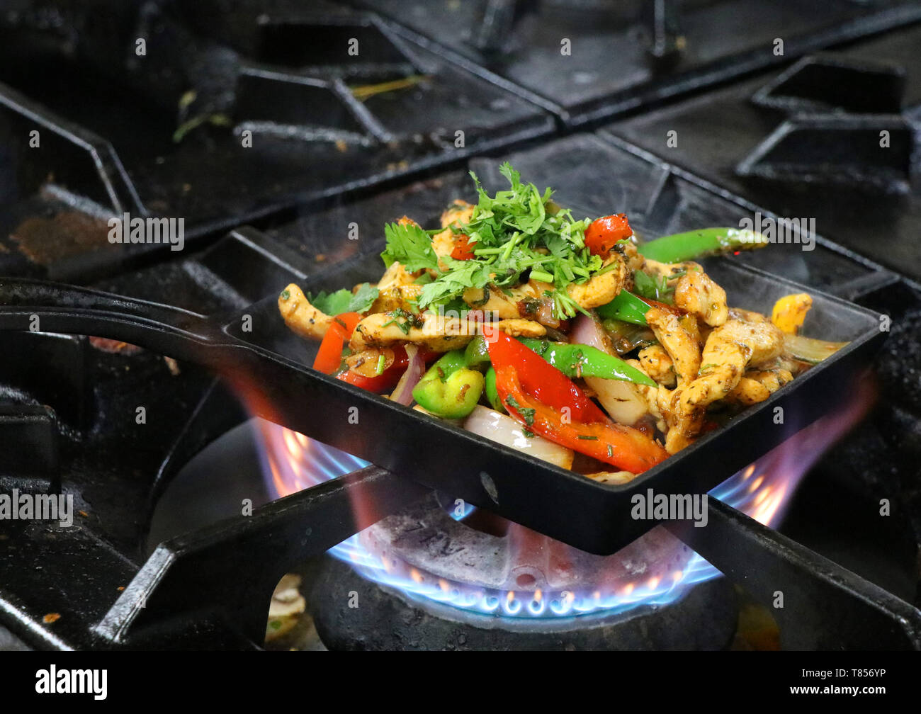 mexican chicken fajitas on sizzling plate Stock Photo Alamy