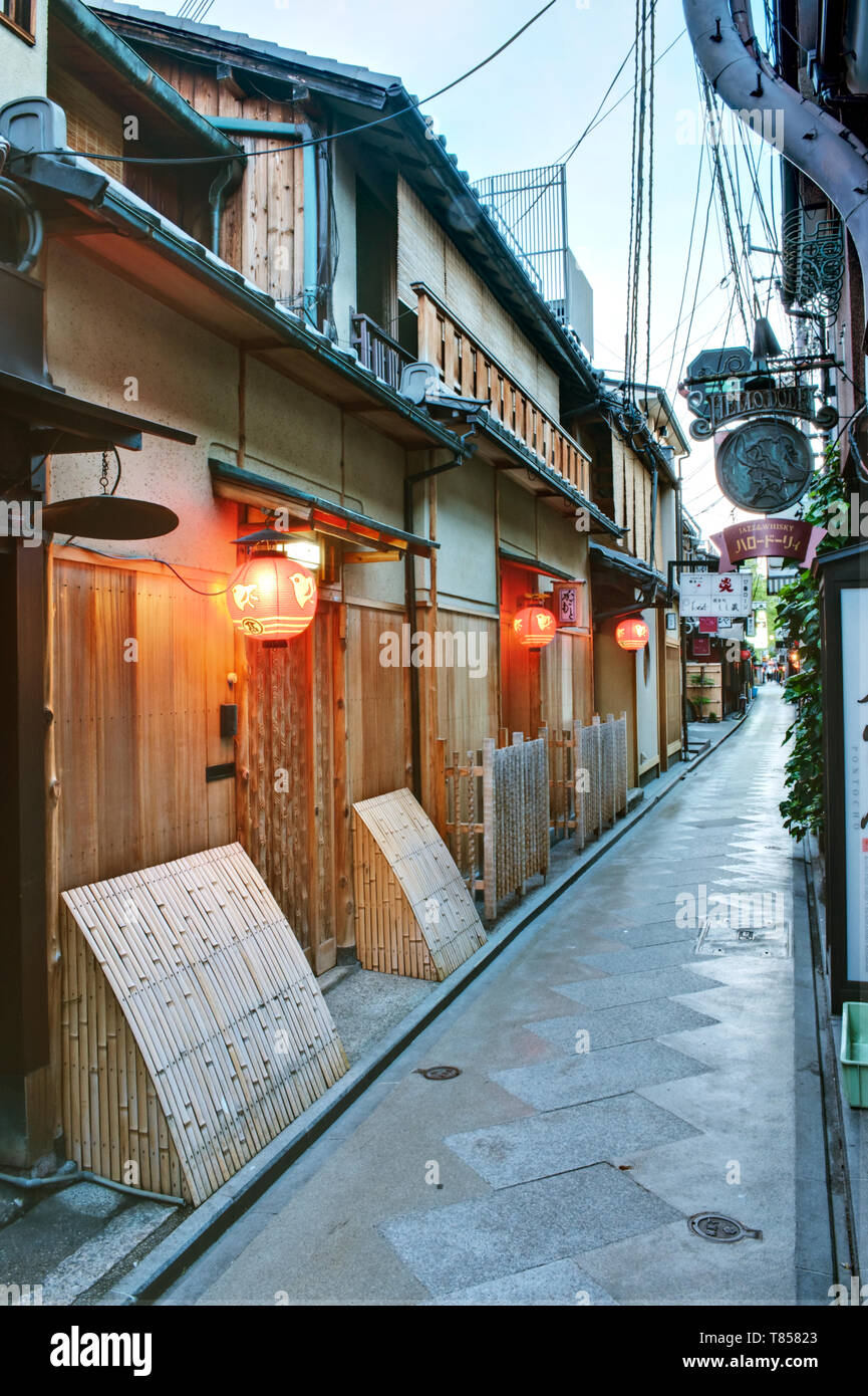 Japanese Alleyway Stock Photo Alamy
