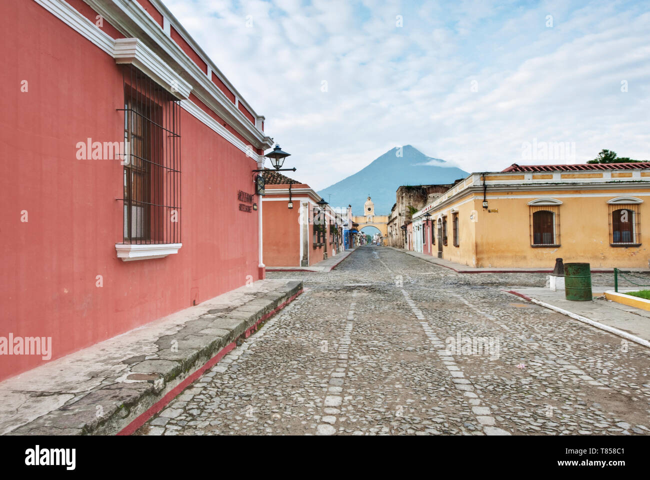 Calle Del Arco Stock Photo Alamy