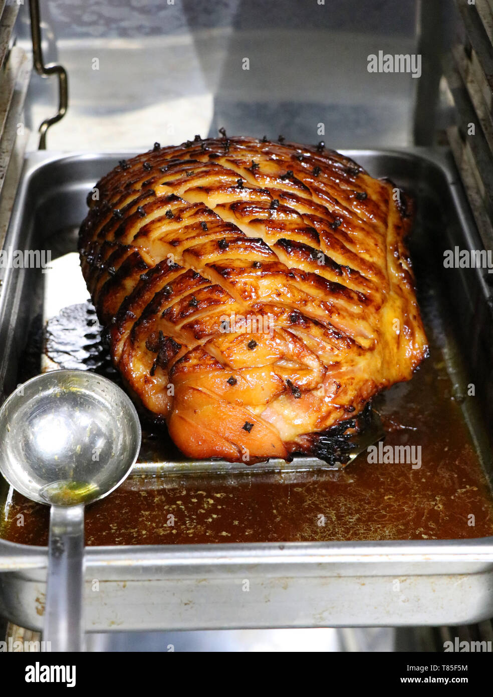 Honey roasted glazed ham joint hires stock photography and images Alamy