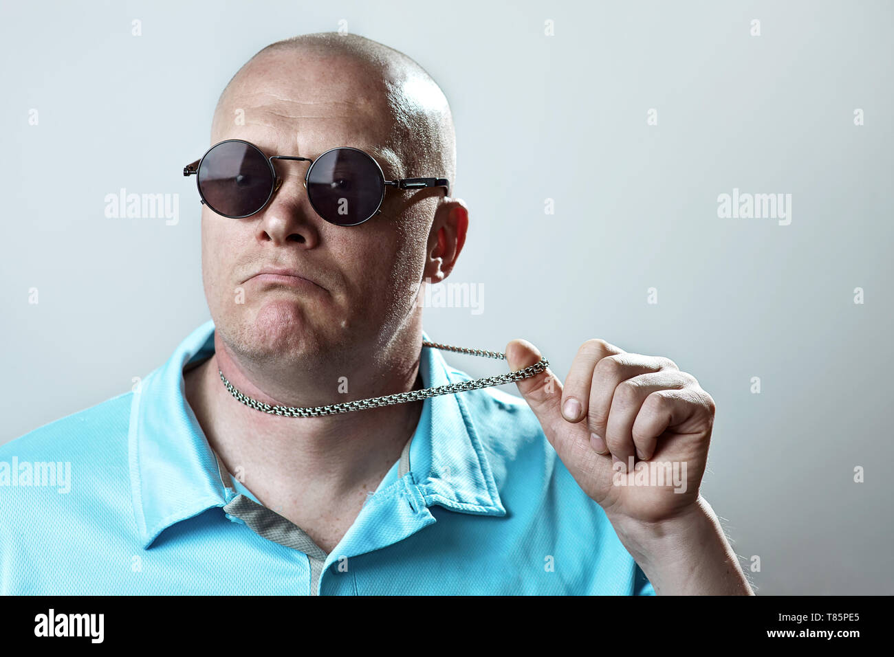 Round glasses store bald head