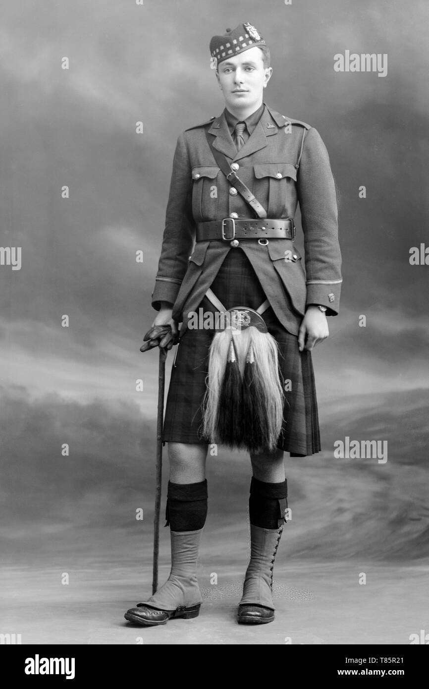 Black and white photograph taken on 15th November 1915 in the famous London Studios of Bassanos. Photo of Lieutenant C. Beattie of the Gordan Highlanders. The Gordon Highlanders was a line infantry regiment of the British Army that existed for 113 years, from 1881 until 1994, when it was amalgamated with the Queen's Own Highlanders (Seaforth and Camerons) to form the Highlanders (Seaforth, Gordons and Camerons). Stock Photo