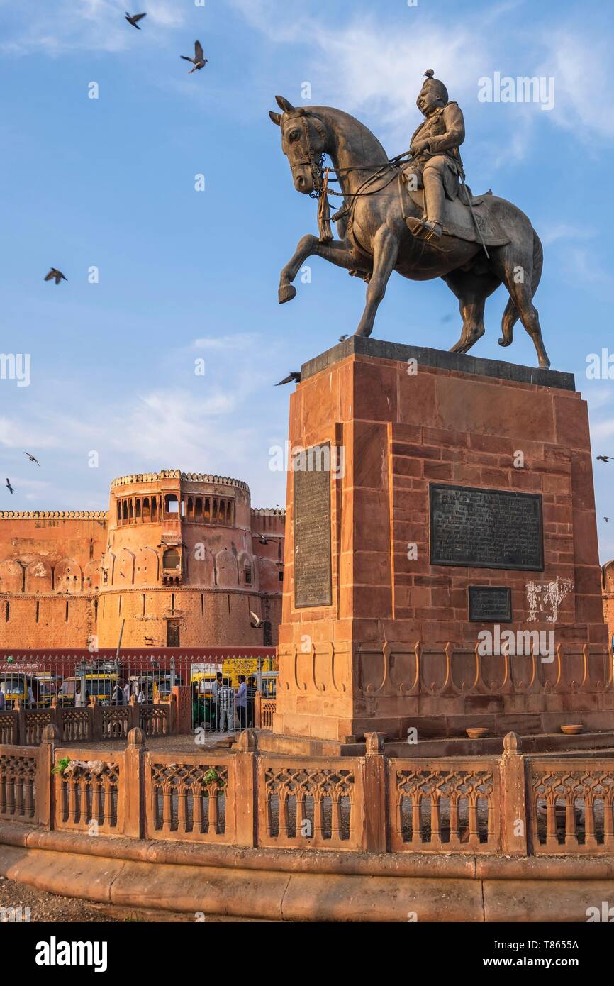 India, Rajasthan, Bikaner, equestrian statue of Maharaja Sadul Singh