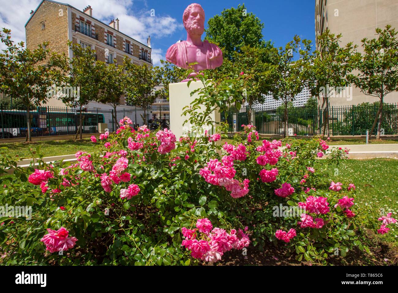 France, Hauts de Seine, Puteaux, bust of Hippocrates and roses in the