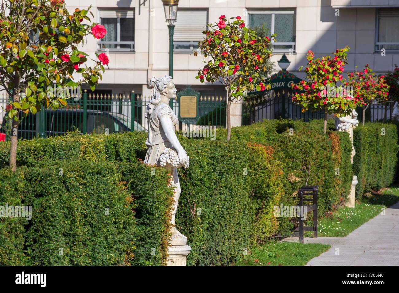 France, Hauts de Seine, Puteaux, Jardin aux Camelias Stock Photo - Alamy