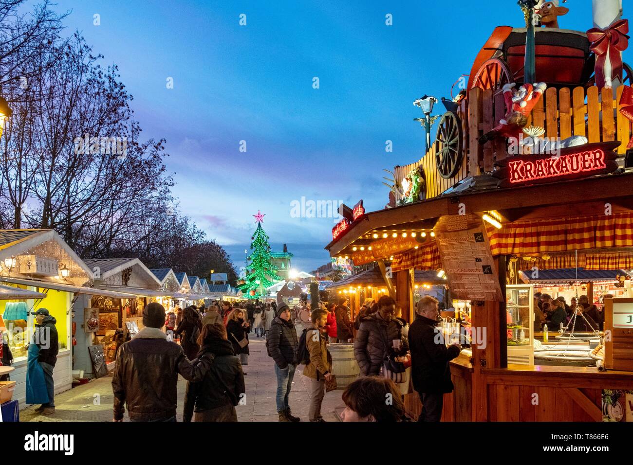 France, Paris, Tuileries Garden, the Christmas market Stock Photo Alamy