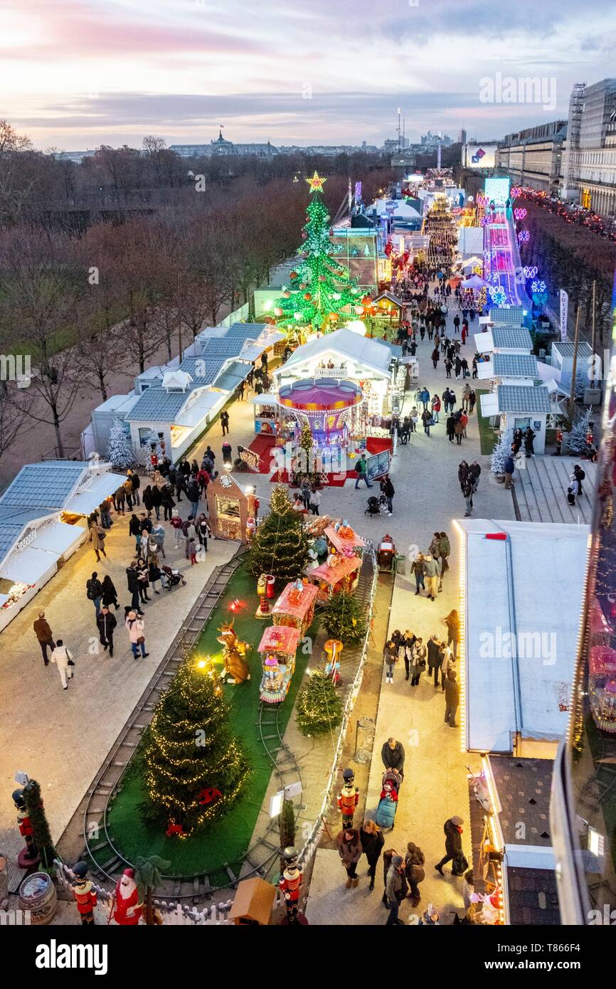 France, Paris, Tuileries Garden, the Christmas market Stock Photo Alamy