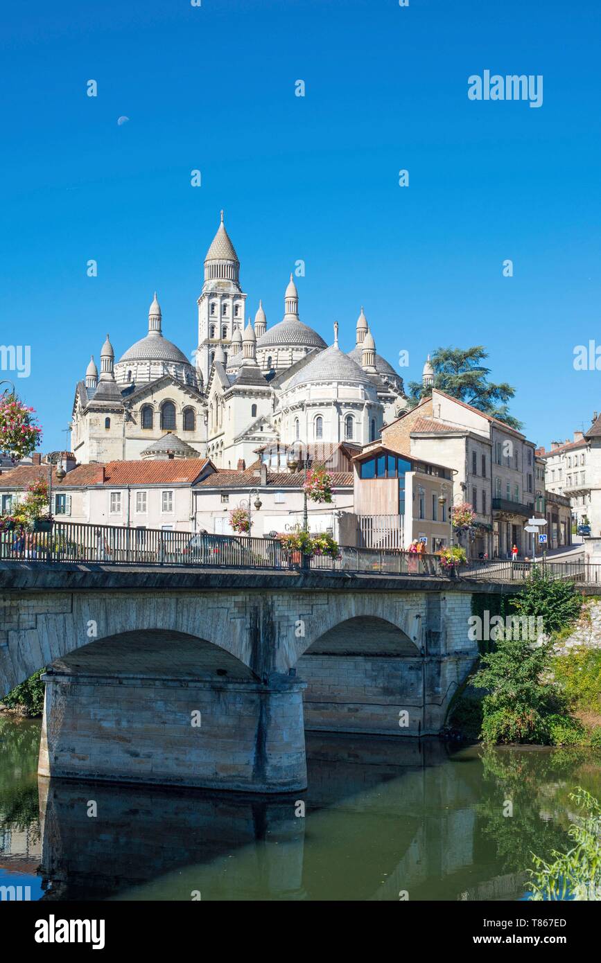 France, Dordogne, Perigord Blanc, Perigueux, Saint Front Byzantine ...