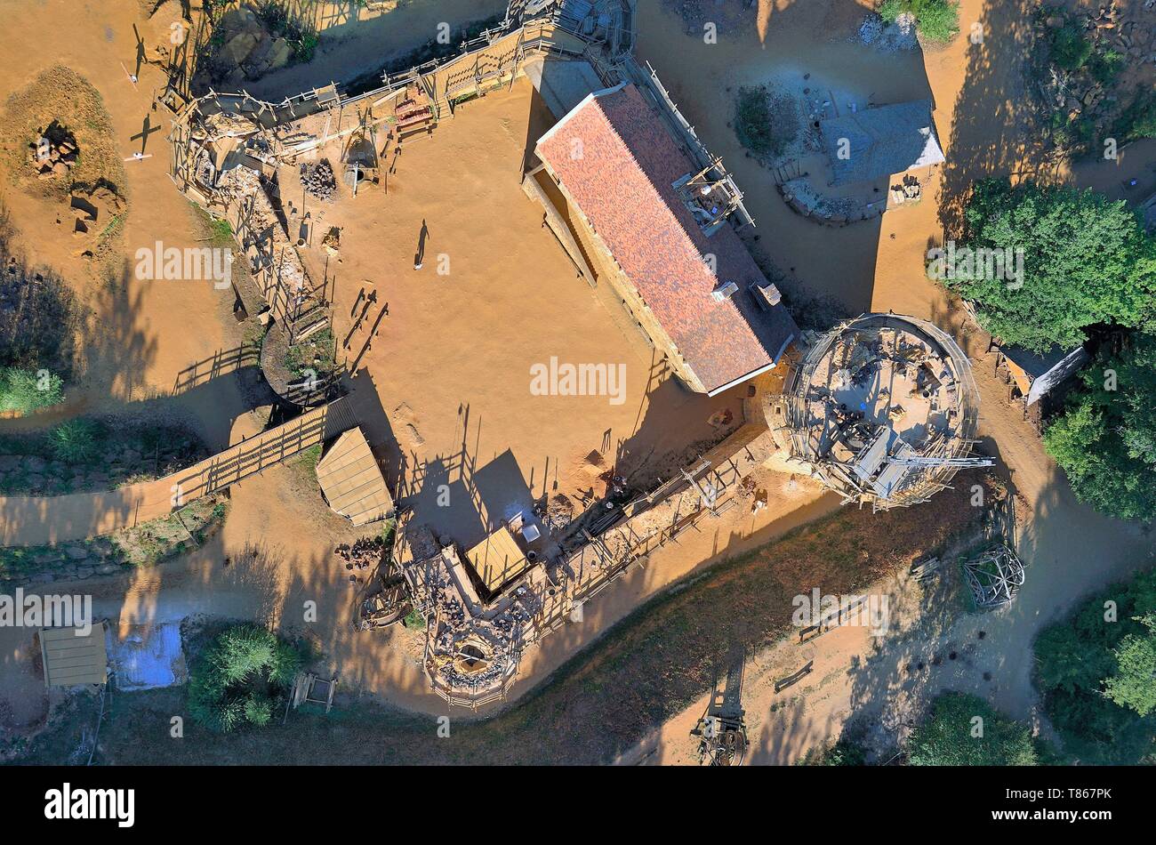 France, Yonne, Treigny, castle of Guedelon, medieval construction work (aerial view) Stock Photo