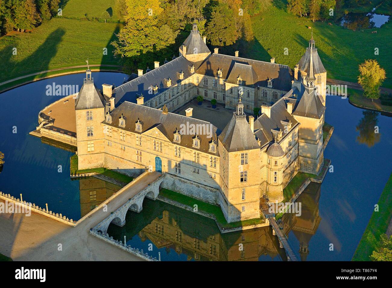 флавиньи-сюр-озрен в бургундии. франция замок шатонёф. бургундия-франш-конте франция. замок рюлли в бургундии. замок крессэ франция.