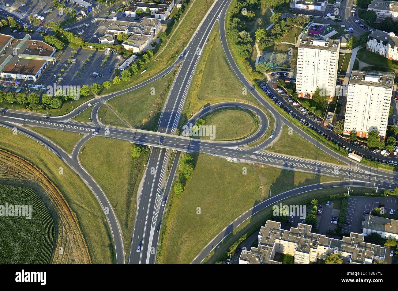 France, Seine et Marne, Melun, heat exchanger of highway (aerial view) Stock Photo