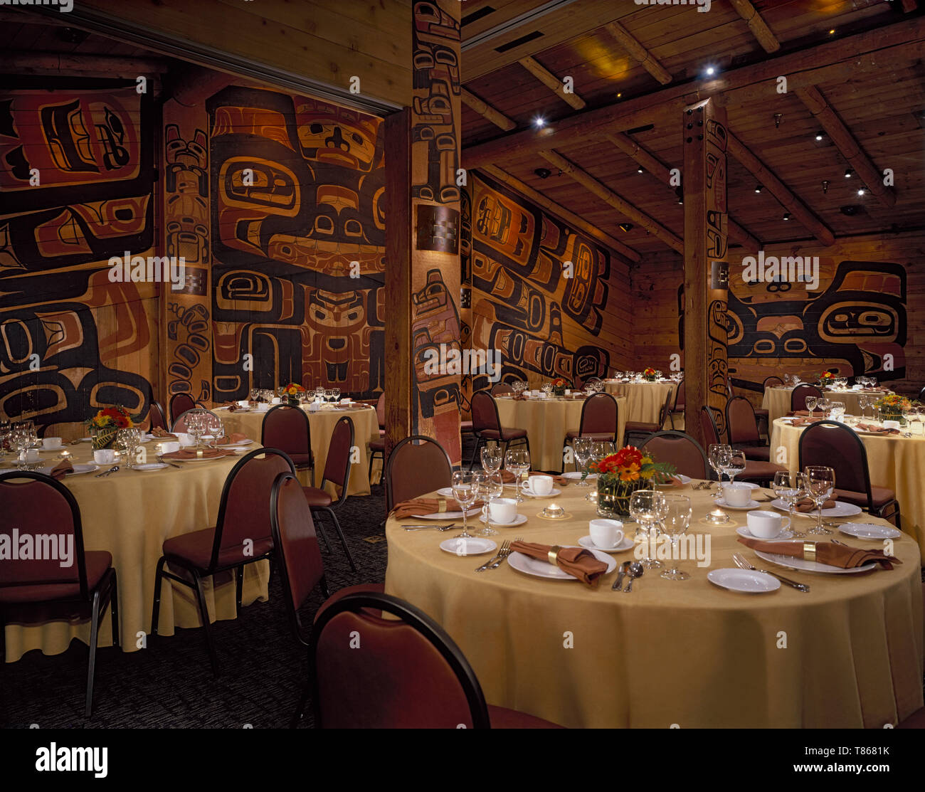American restaurant inside dining room hi-res stock photography and ...