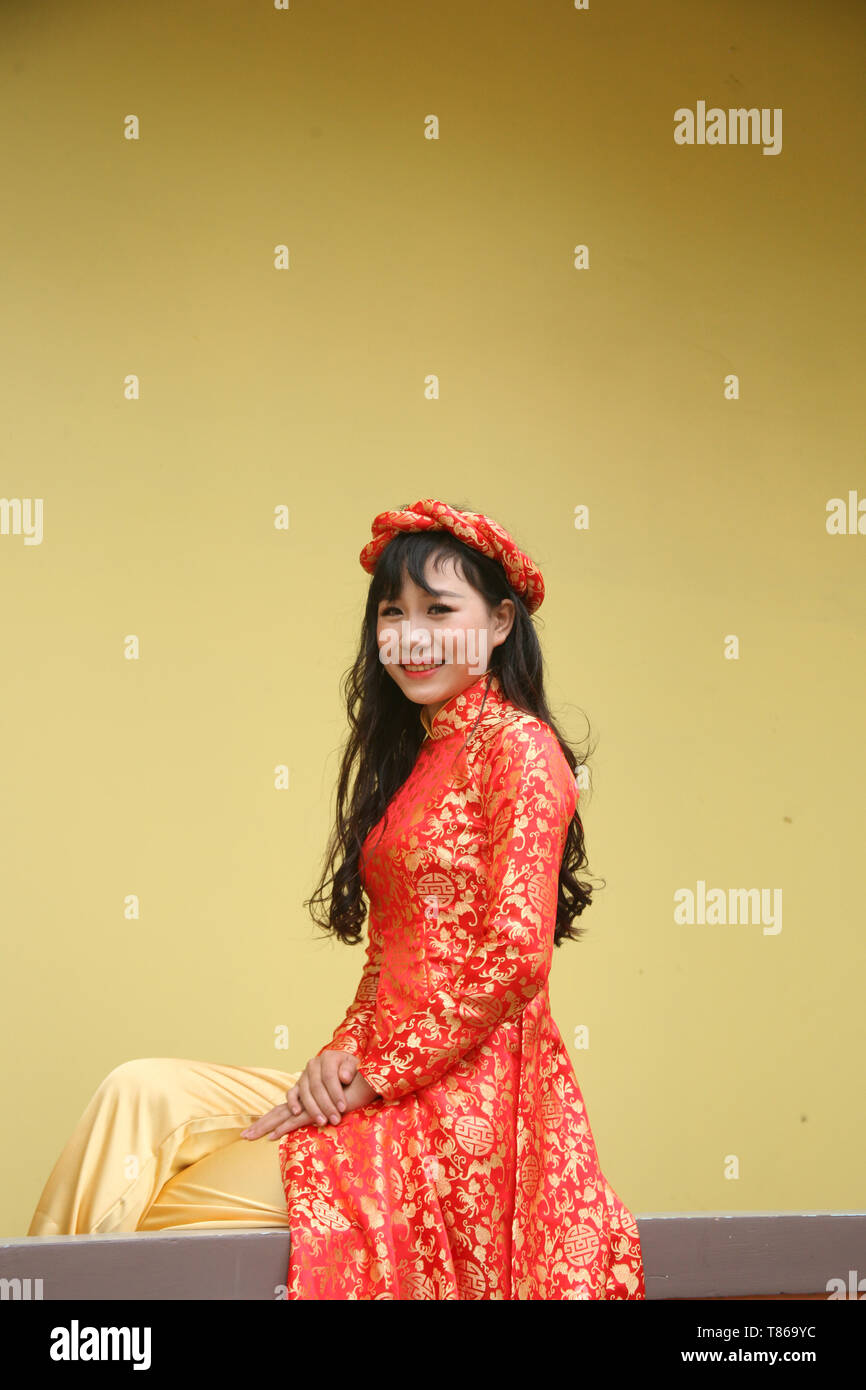 Girl wearing dress photo hi-res stock photography and images - Alamy
