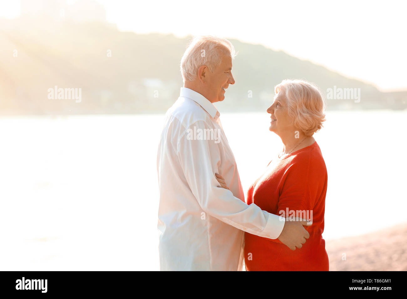 Romantic couple riverside hi-res stock photography and images - Alamy