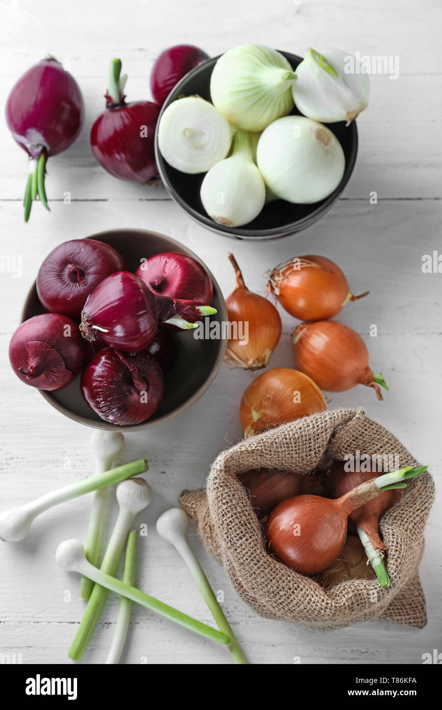 White sack bag of onions hi-res stock photography and images - Alamy